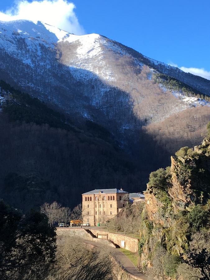 Monasterio De Santa Maria De Valvanera Ангиано Экстерьер фото